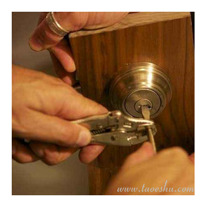 门锁撞匙开启方法